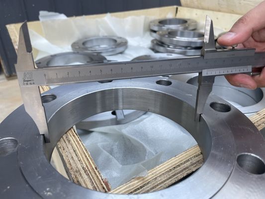 Flange de acero soldado recubierto de aceite clase 300 para instalación de tuberías industriales