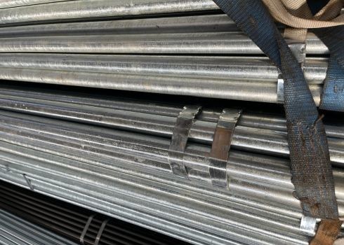 Tubo de acero galvanizado ERW de 12M de longitud con tapas utilizado en el transporte de petróleo / gas natural