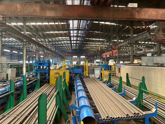 Línea inconsútil laminada en caliente API 5L ASTM estándar A106 A53 del tubo de aceite de la tubería de acero