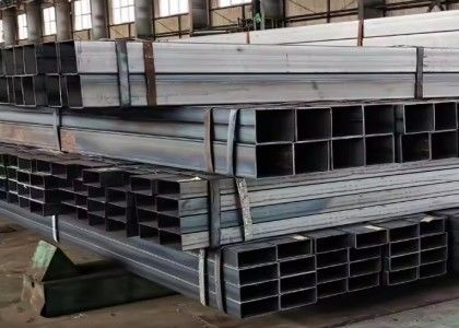Sección tubular de acero con acabado superficial de barniz