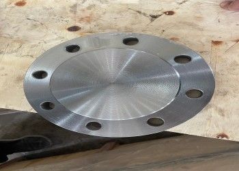 Flanges de acero de la clase 300 de petróleo con una superficie de aceite resistente a la oxidación 1/2-48 con conexión roscada